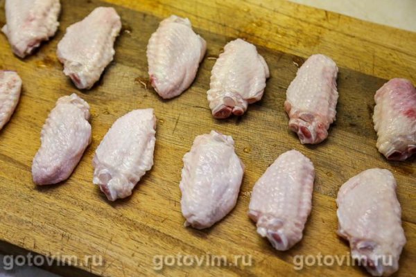 Куриные крылышки в маринаде с чили и сладким перцем
