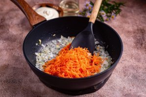 Печень с морковью и луком