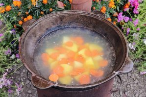 Уха из стерляди на костре Уха из стерляди на костре