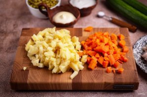 Салат "Оливье" с рыбой