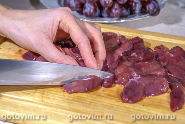 Куриная печень с виноградом и коричневым сахаром Куриная печень с виноградом и коричневым сахаром
