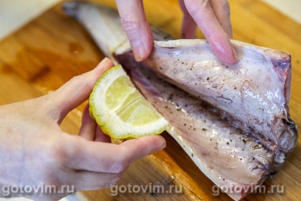 Скумбрия с чесночным маслом в микроволновке