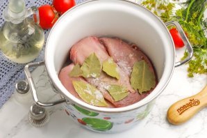 Язык свиной отварной