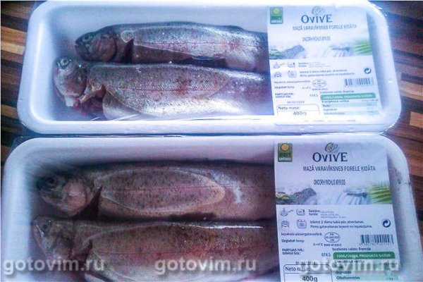 Жареная речная форель с зеленью и чесноком Жареная речная форель с зеленью и чесноком