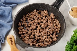 Простой мясной пирог с картошкой Простой мясной пирог с картошкой