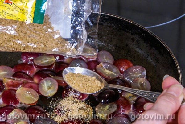 Куриная печень с виноградом и коричневым сахаром Куриная печень с виноградом и коричневым сахаром