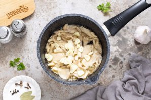 Маринованные вешенки (быстрый рецепт) Маринованные вешенки (быстрый рецепт)