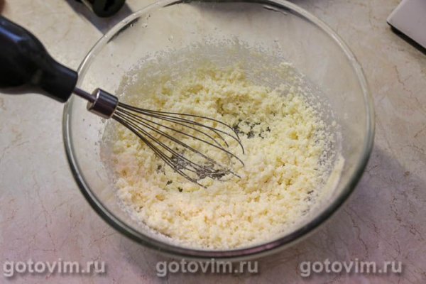Яблочный пирог с сахарной корочкой и корицей