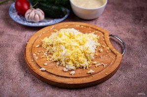 Бутерброды со шпротами и чесноком Бутерброды со шпротами и чесноком