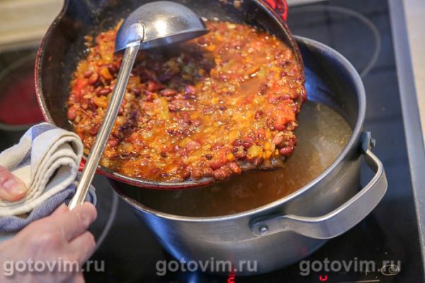 Мясной суп с говядиной, чечевицей и фасолью