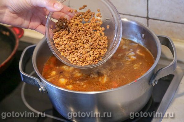 Мясной суп с говядиной, чечевицей и фасолью