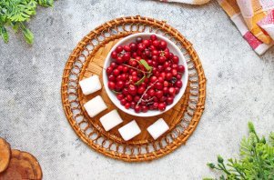 Брусничный компот