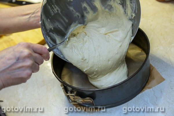 Пирог с бананами и посыпкой из сахара с корицей