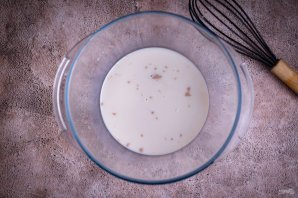 Слоеные пирожки с сыром и луком