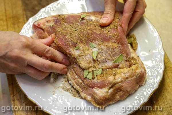 Свиная грудинка, запеченная со специями Свиная грудинка, запеченная со специями