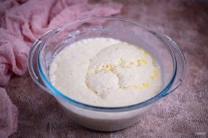 Слоеные пирожки с сыром и луком