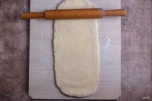 Слоеные пирожки с сыром и луком