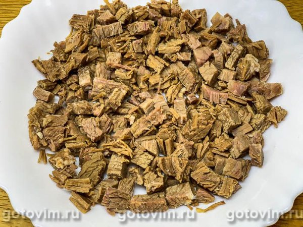 Слоеный салат с говядиной и гранатом Слоеный салат с говядиной и гранатом