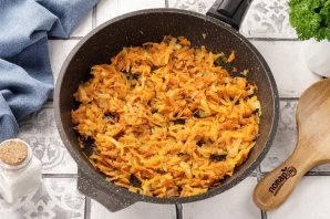 Салат "Обжорка" с колбасой