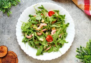 Новогодний салат с креветками