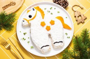 Вегетарианский салат в виде лошади