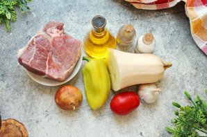 Свинина с кабачками и помидорами
