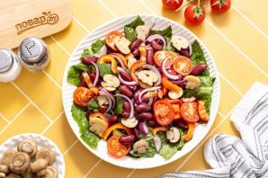Салат с маринованными шампиньонами Салат с маринованными шампиньонами