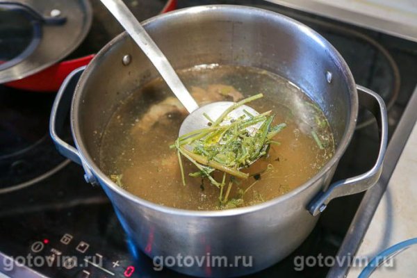 Мясные щи с фасолью, квашеной и свежей капустой Мясные щи с фасолью, квашеной и свежей капустой