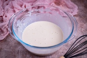 Слоеные пирожки с сыром и луком