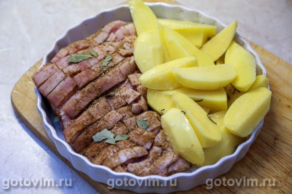 Свиная грудинка, запеченная со специями Свиная грудинка, запеченная со специями