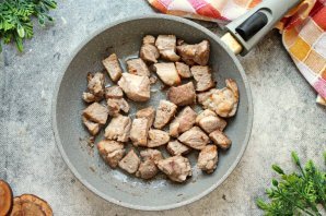 Свинина с кабачками и помидорами