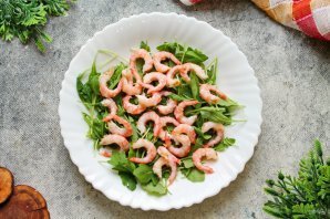 Новогодний салат с креветками