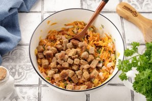 Салат "Обжорка" с колбасой