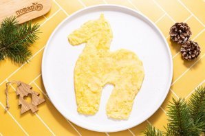 Вегетарианский салат в виде лошади