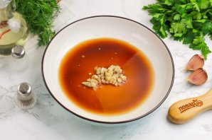 Утка в рукаве с яблоками