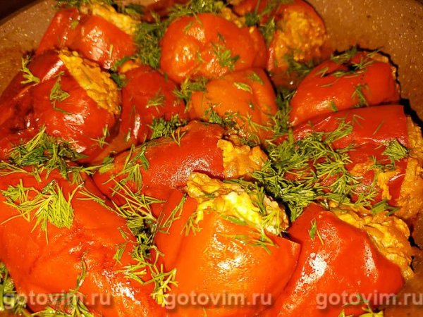 Фаршированный перец в томатно-сметанном соусе