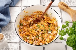 Салат "Обжорка" с колбасой