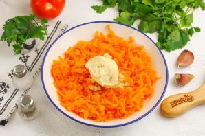 Салат из моркови с чесноком