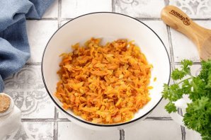 Салат "Обжорка" с колбасой