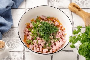 Салат "Обжорка" с колбасой