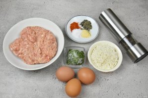 Мясной рулет с яйцом