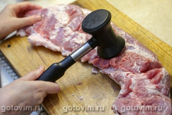 Рулет из свиного подчеревка (пашины) с клюквой и мандаринами 