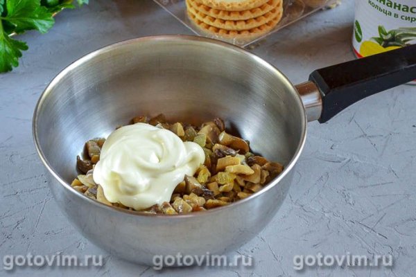 Тарталетки с грибами и ананасом Тарталетки с грибами и ананасом