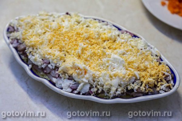 Селедка под шубой с икрой минтая