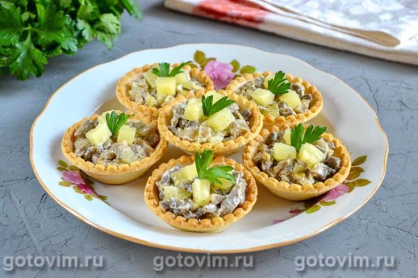 Тарталетки с грибами и ананасом Тарталетки с грибами и ананасом