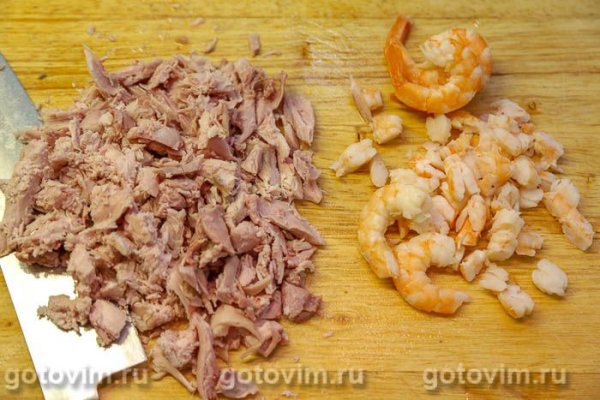 Салат «Оливье» с ланспиком, цыпленком и креветками по старинному рецепту Салат «Оливье» с ланспиком, цыпленком и креветками по старинному рецепту