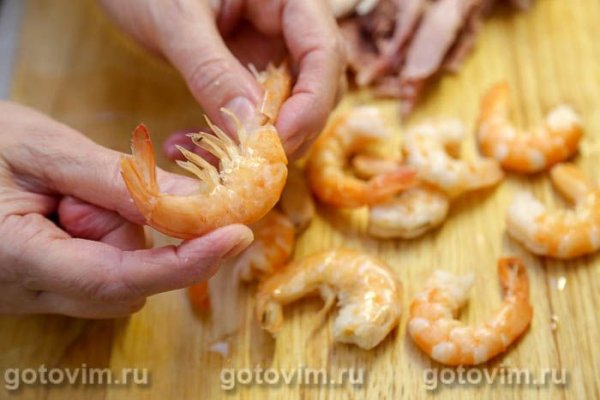 Салат «Оливье» с ланспиком, цыпленком и креветками по старинному рецепту Салат «Оливье» с ланспиком, цыпленком и креветками по старинному рецепту