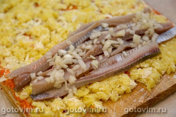 Рулет селедка под шубой (с желатином) Рулет селедка под шубой (с желатином)