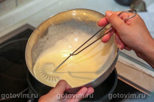 Рулет из безе с масляным кремом