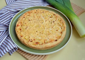 Пирог с сыром и луком-порей